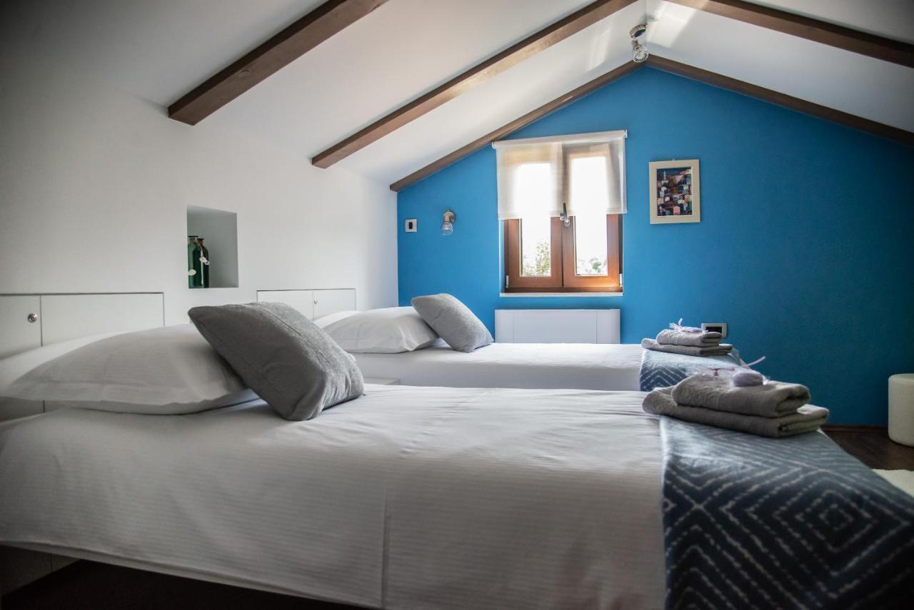 Holiday House Tos-Vila With Heated Pool Vrbnik Kültér fotó