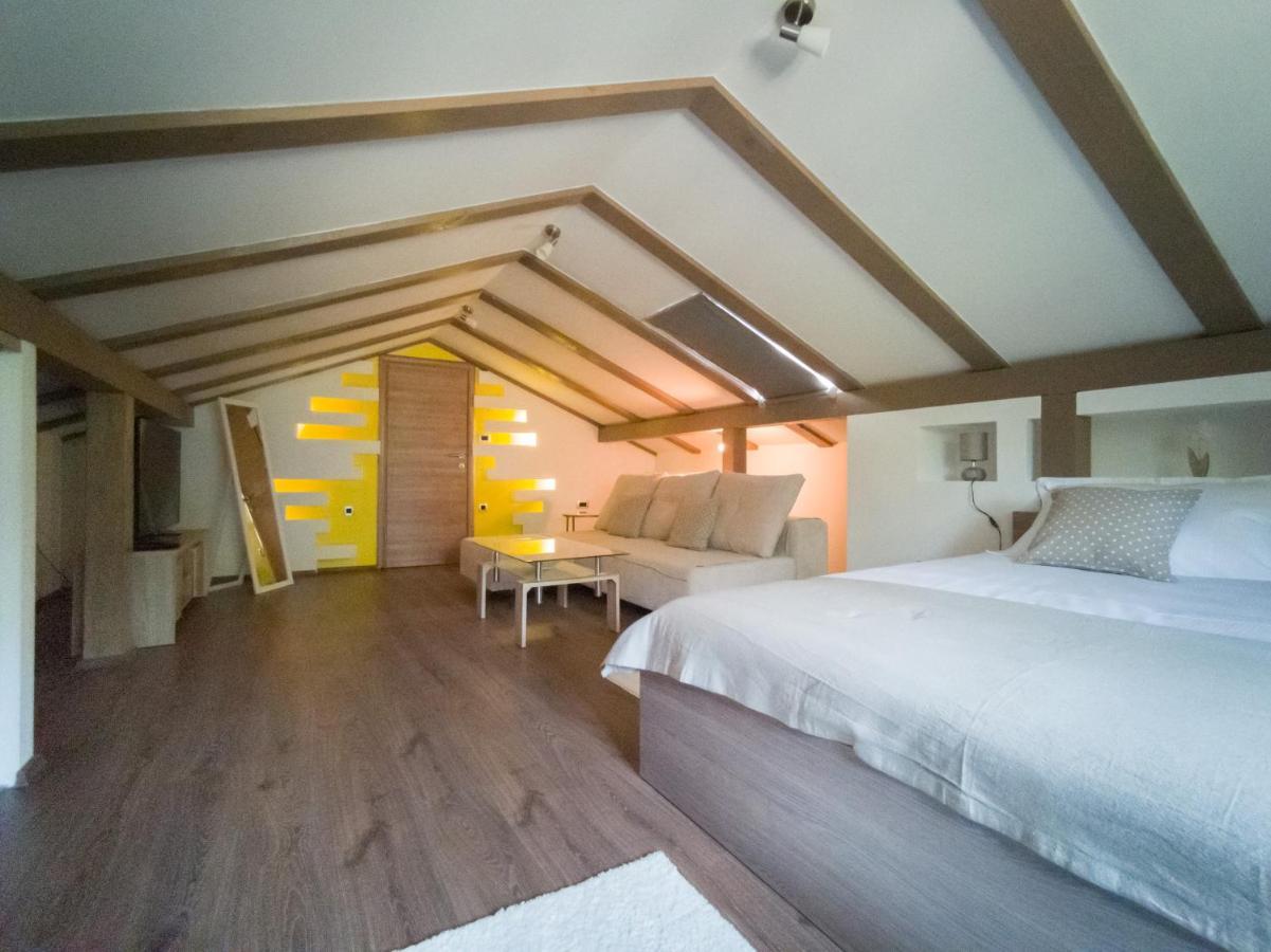 Holiday House Tos-Vila With Heated Pool Vrbnik Kültér fotó